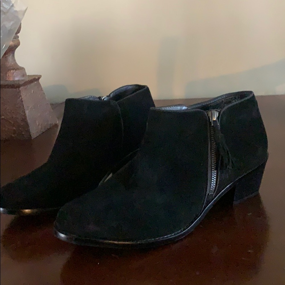 Vionic Velvet Black Booties